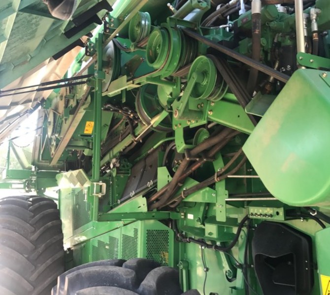 JOHN DEERE S670 Harvester