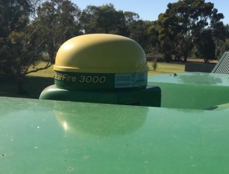 JOHN DEERE S670 Harvester
