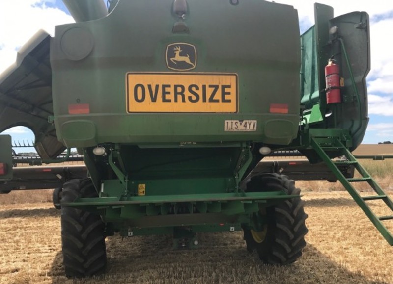 JOHN DEERE S670 Harvester
