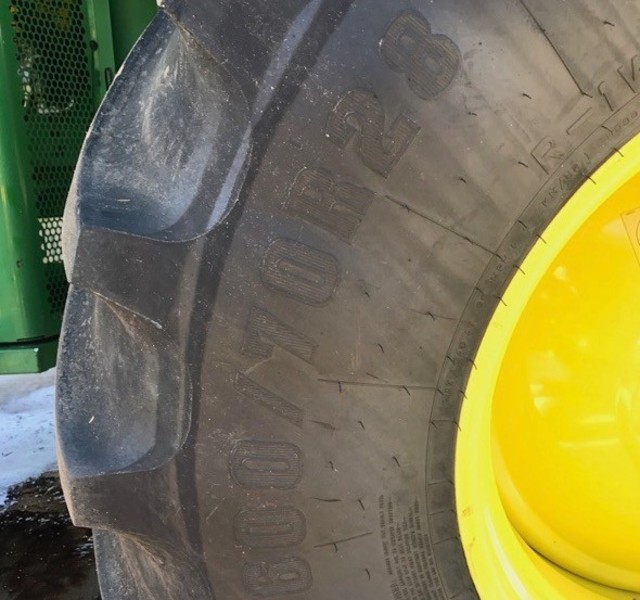 JOHN DEERE S670 Harvester