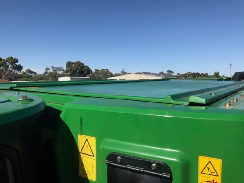 JOHN DEERE S670 Harvester
