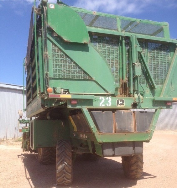 JOHN DEERE 9976 Harvester