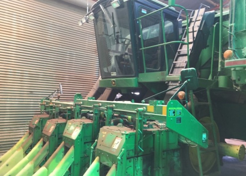 JOHN DEERE 9976 Harvester