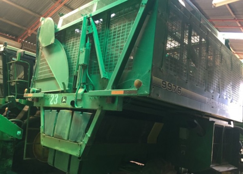 JOHN DEERE 9976 Harvester