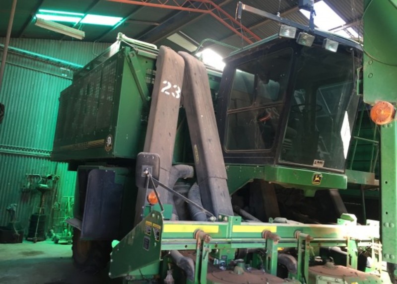 JOHN DEERE 9976 Harvester