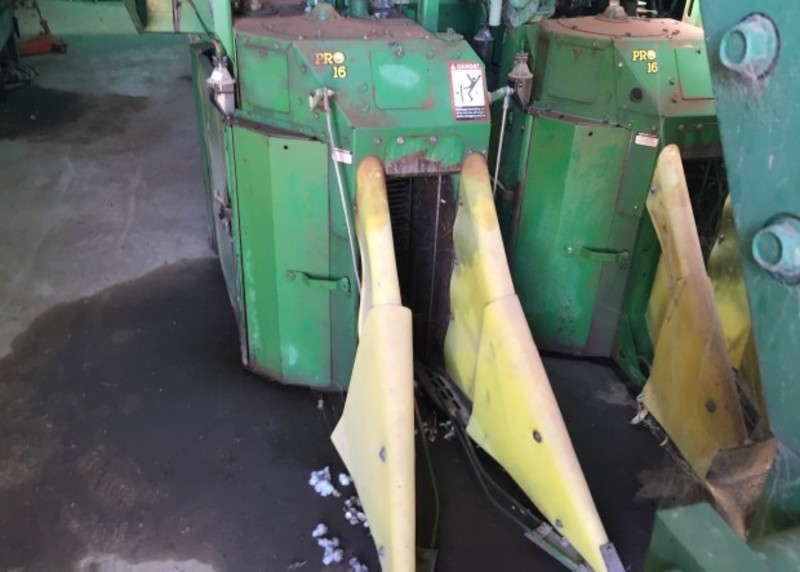 JOHN DEERE 9976 Harvester