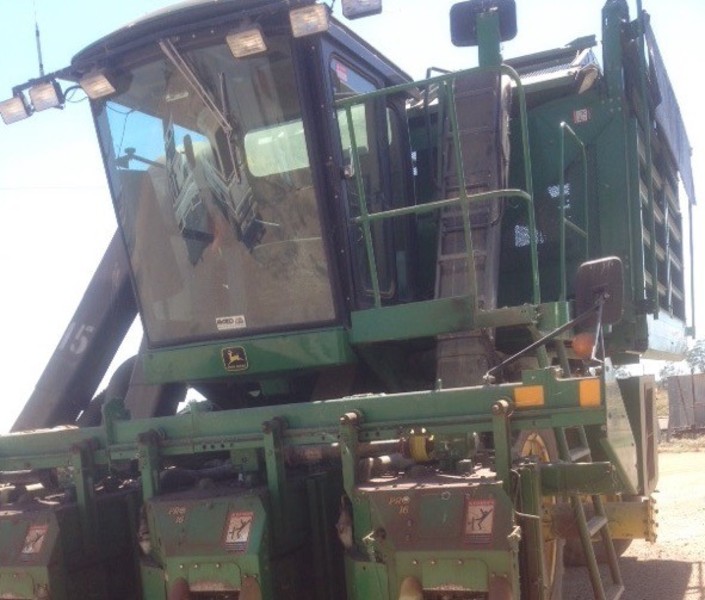JOHN DEERE 9976 Harvester