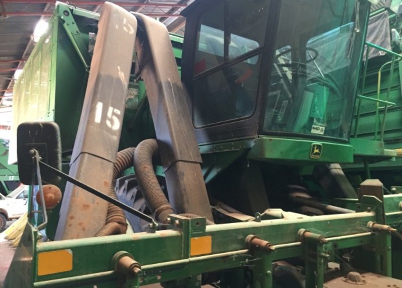 JOHN DEERE 9976 Harvester