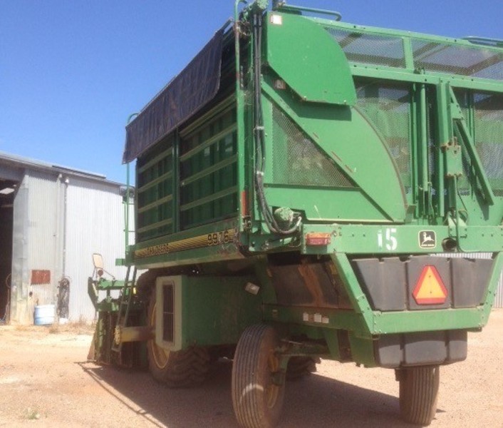 JOHN DEERE 9976 Harvester