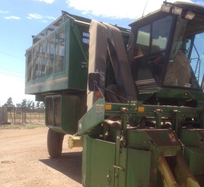 JOHN DEERE 9976 Harvester