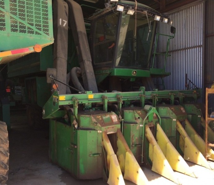 JOHN DEERE 9976 Harvester