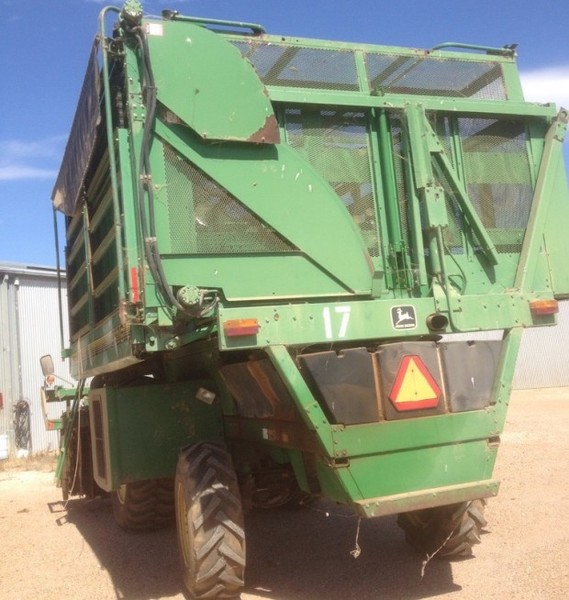 JOHN DEERE 9976 Harvester