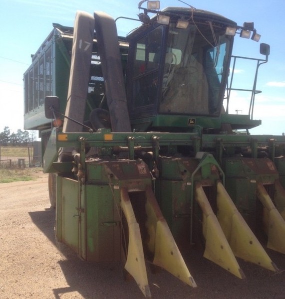JOHN DEERE 9976 Harvester