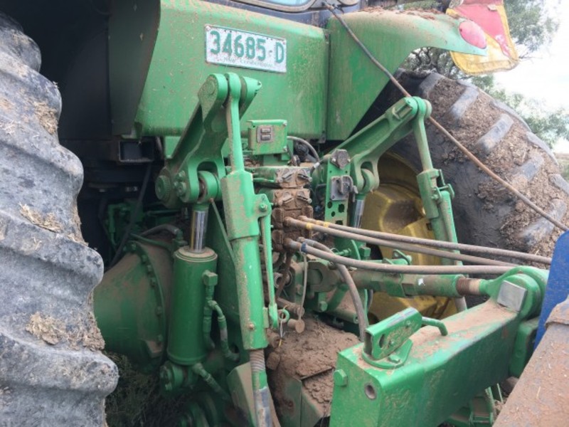JOHN DEERE 8285R Tractor