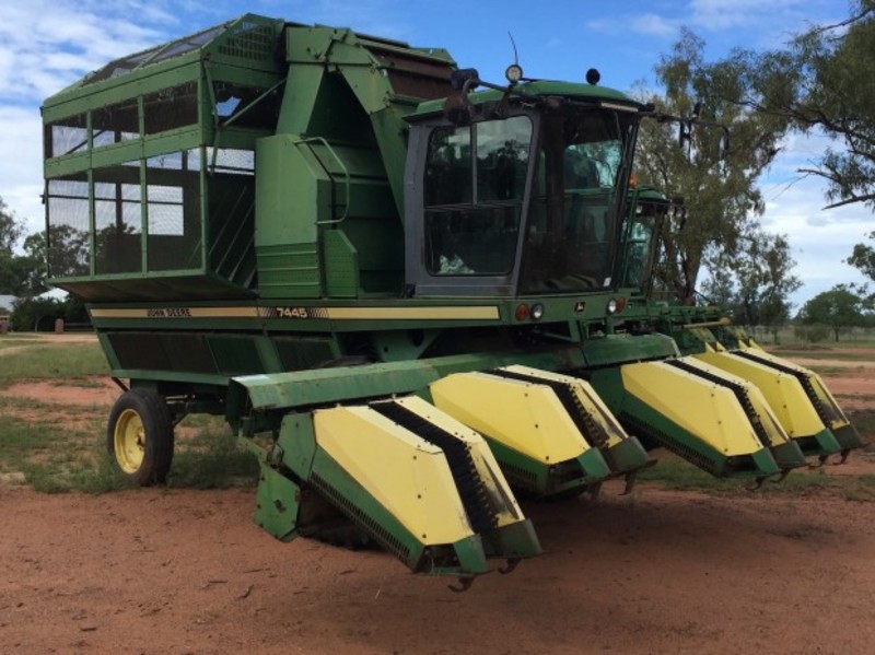 JOHN DEERE 7445 7445 HarvesterHeader