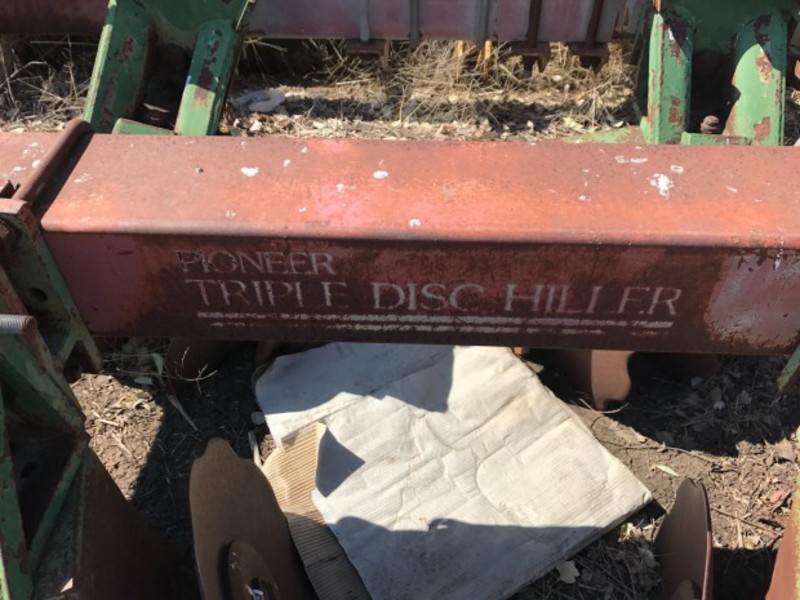 PIONEER Triple Disc Hillers Triple Disc Hillers Tillage Equip