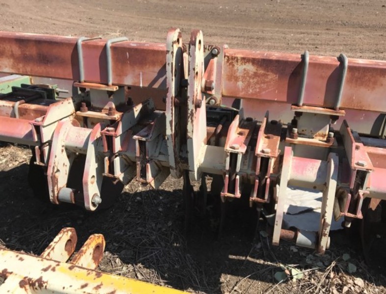 PIONEER Triple Disc Hillers Triple Disc Hillers Tillage Equip