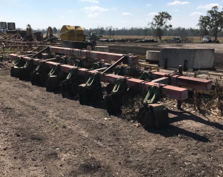 PIONEER Triple Disc Hillers Triple Disc Hillers Tillage Equip