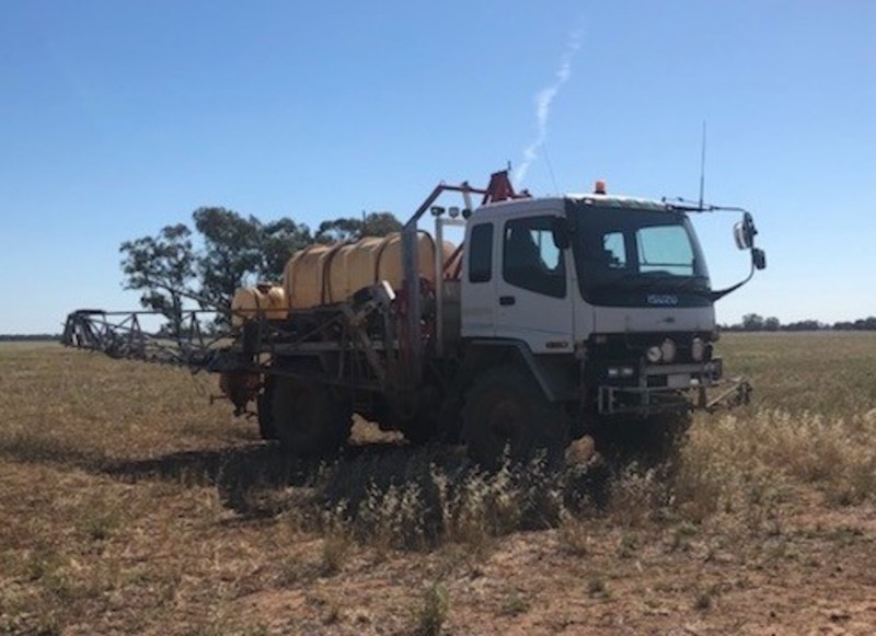 ISUZU 3400 litre 36m sprayer