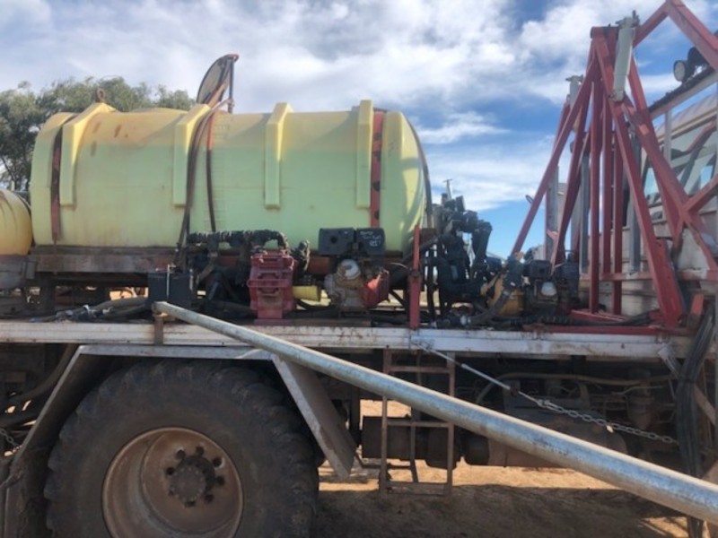 ISUZU 3400 litre 36m sprayer