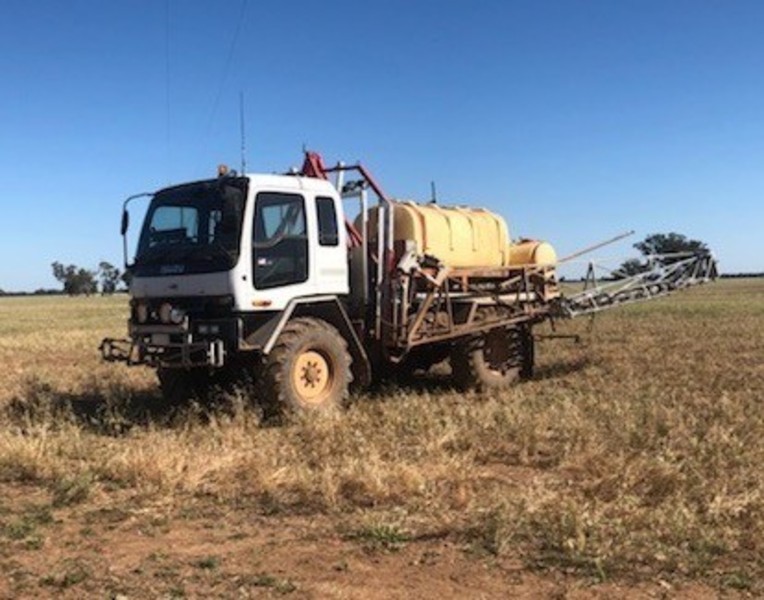 ISUZU 3400 litre 36m sprayer