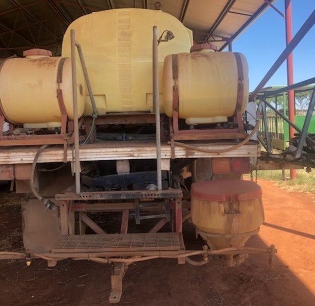 ISUZU 3400 litre 36m sprayer