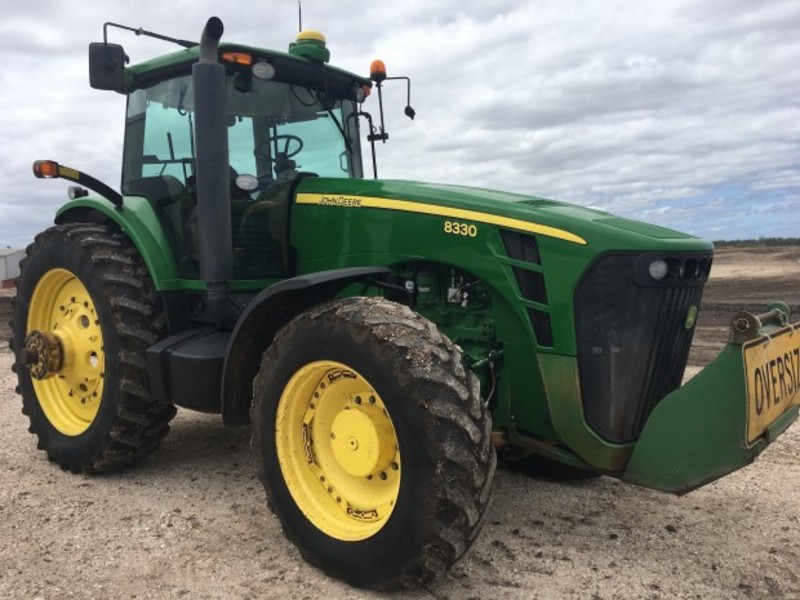JOHN DEERE 8330 Tractor