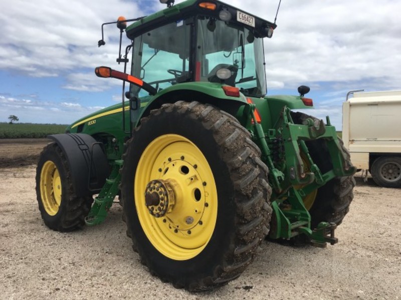 JOHN DEERE 8330 Tractor
