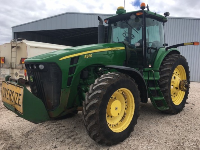 JOHN DEERE 8330 Tractor