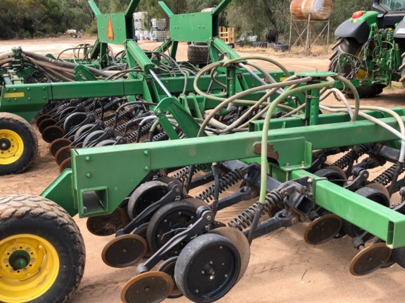 JOHN DEERE 1890 Seeding/Planting