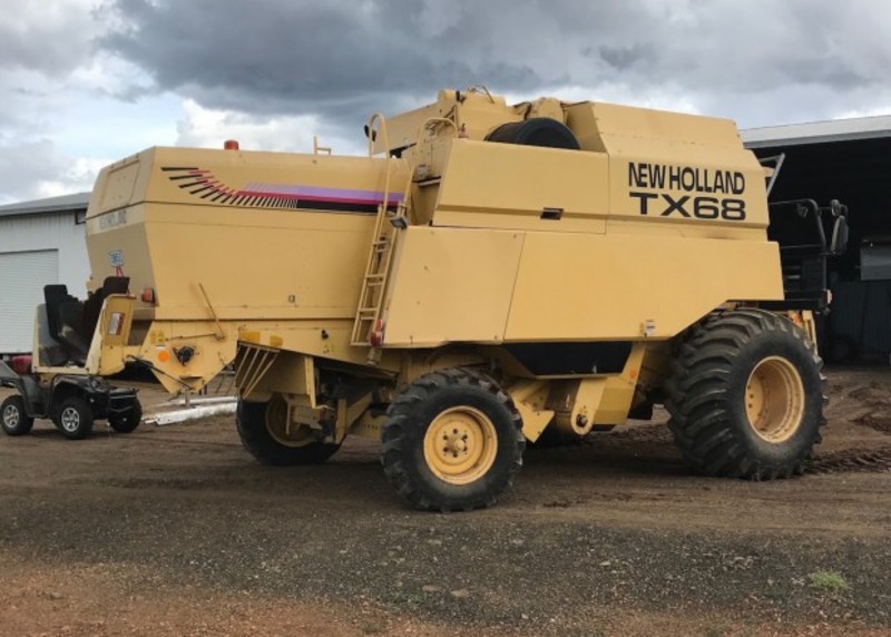 NEW HOLLAND TX68 Plus Harvester