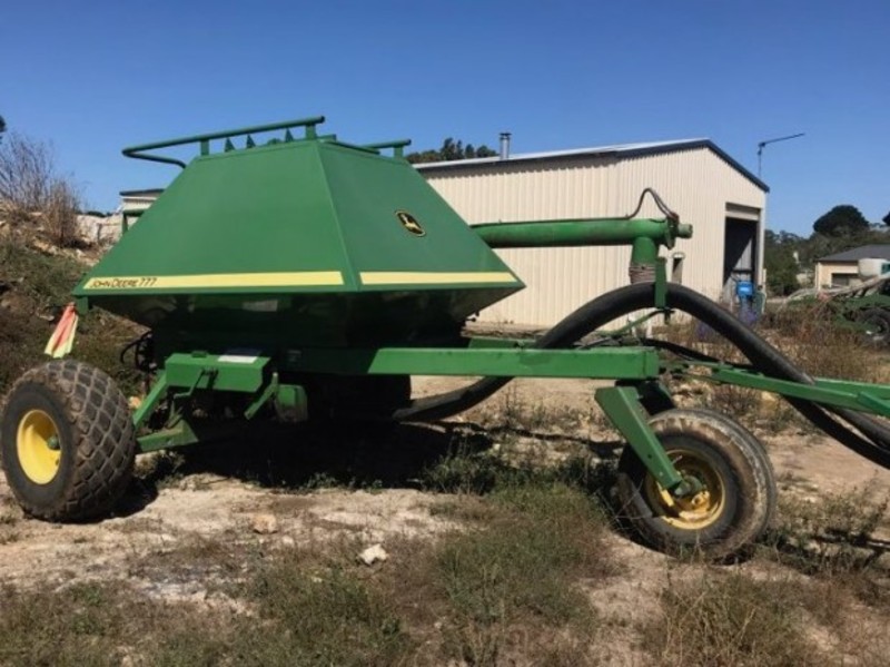 JOHN DEERE 777 Seeding Equip