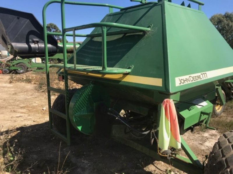 JOHN DEERE 777 Seeding Equip