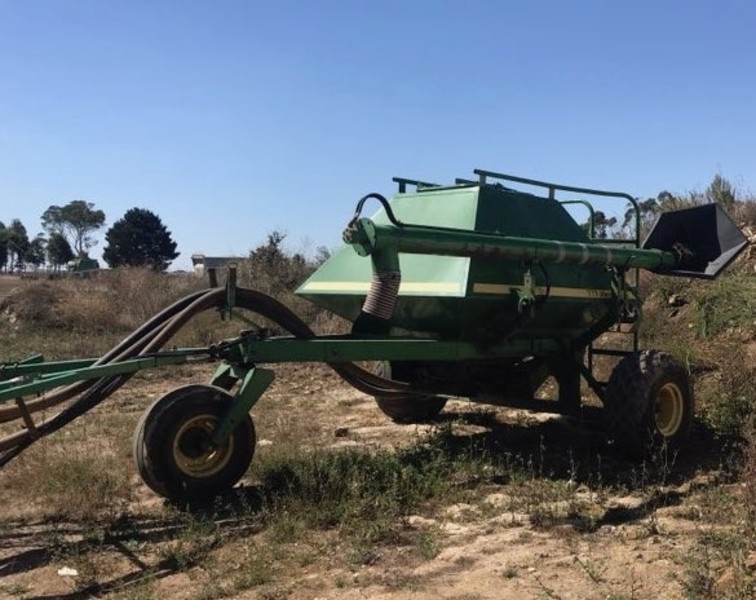 JOHN DEERE 777 Seeding Equip