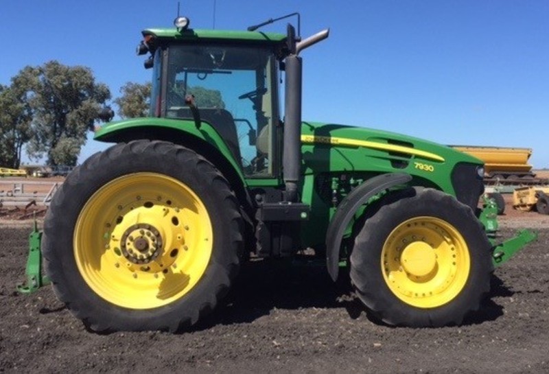 JOHN DEERE 7930 Tractor
