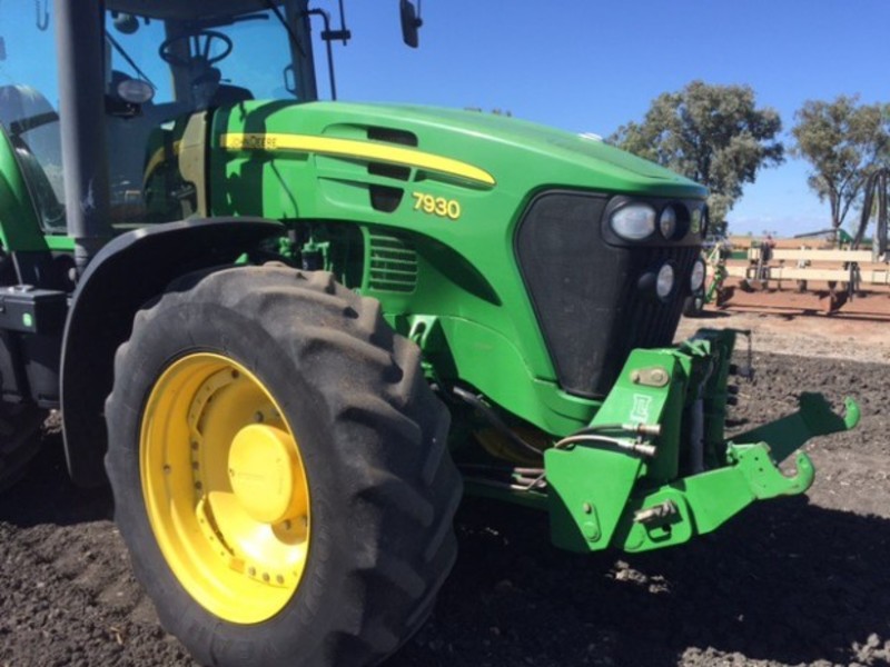 JOHN DEERE 7930 Tractor