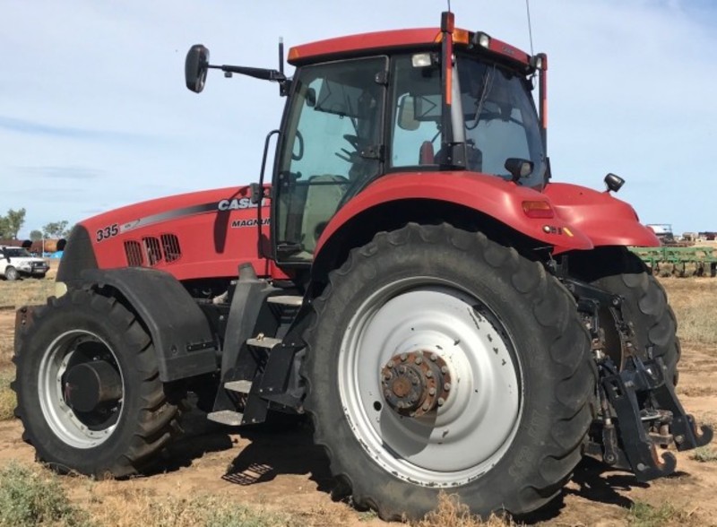 Case IH Magnum 335 Tractor