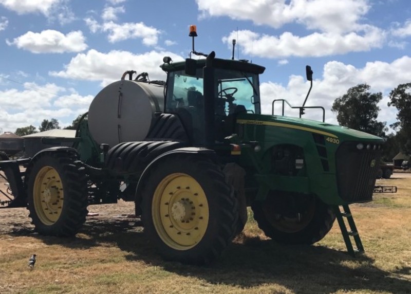 JOHN DEERE 4930 Sprayer