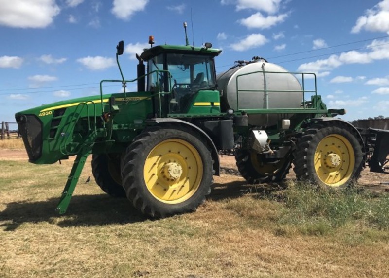 JOHN DEERE 4930 Sprayer