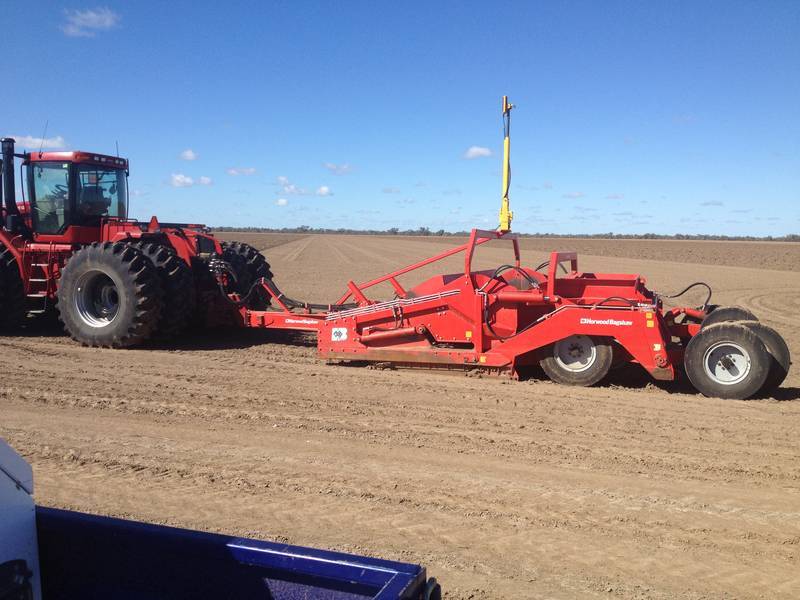 2011 SLEIGER SCRAPER TRACTOR 485