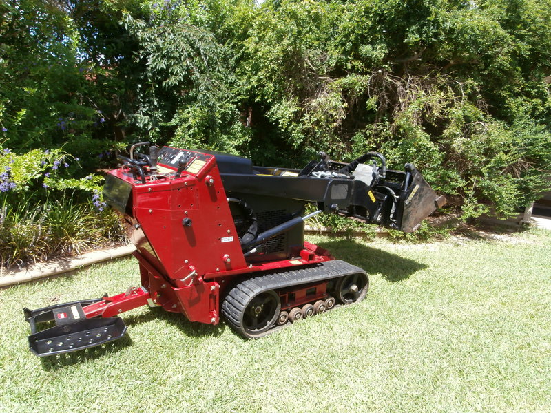 TORO MINI DIGGER/LOADER TX 525 WIDE TRACK