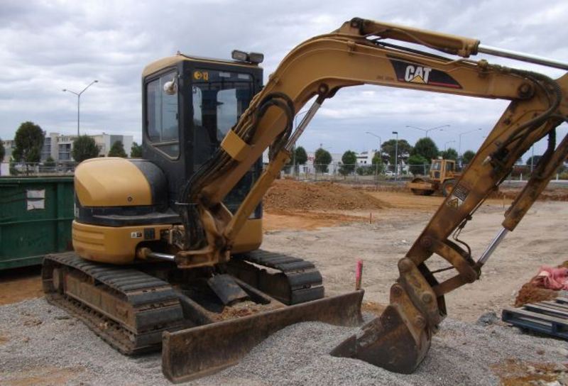 2005 CATERPILLAR EXCAVATOR