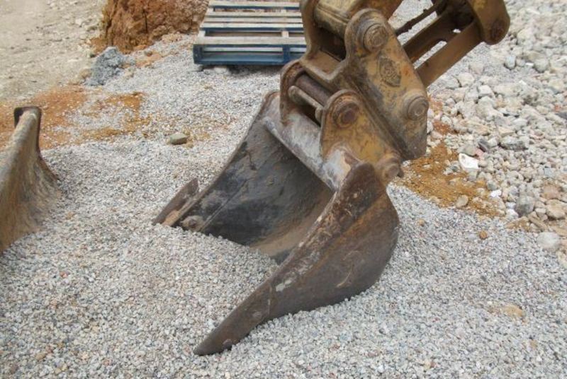 2005 CATERPILLAR EXCAVATOR