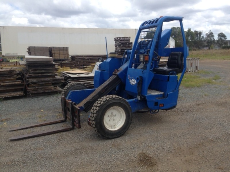 2004 MANITOU FORKLIFT