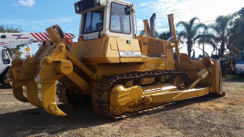 LIBHERR PR742 BULL TILT DOZER
