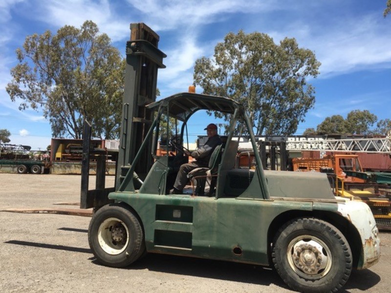 TOWMOTOR FORKLIFT 12 TONNE