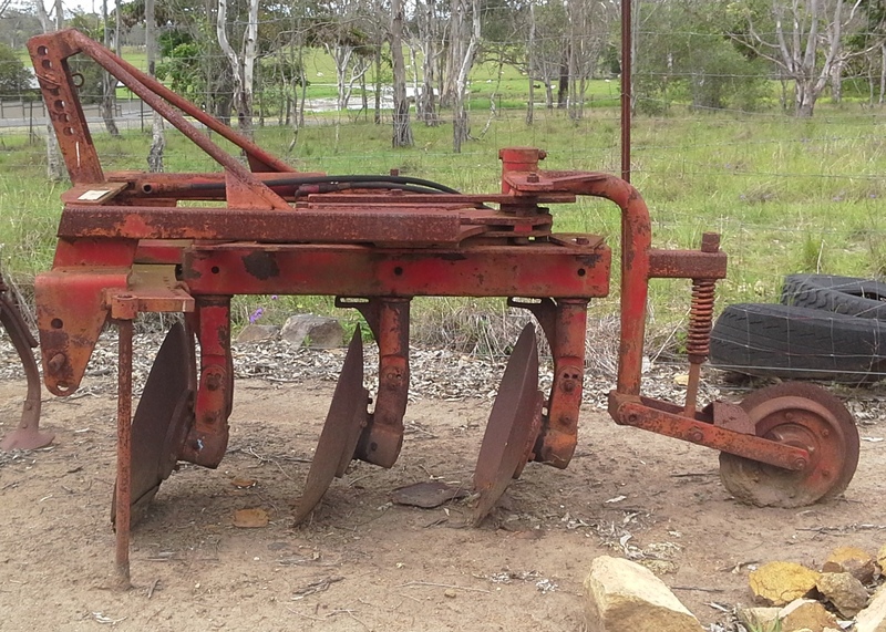 Hodge 3 furrow reversible discs