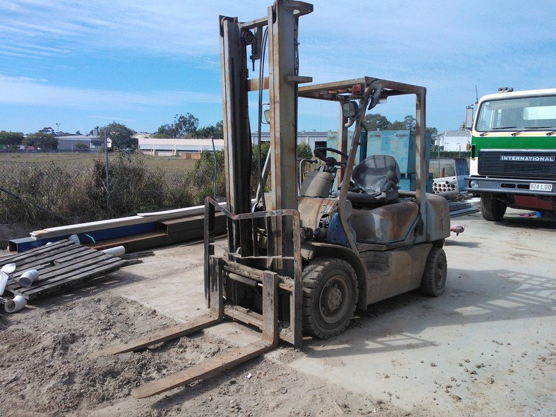 2002 KOMATSU FORKLIFT