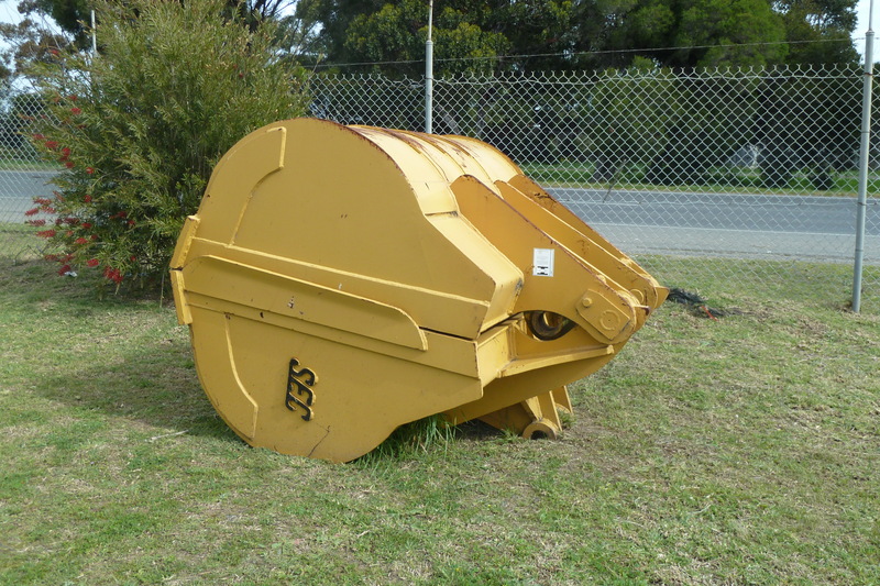 CLAM SHELL BUCKET 348-8