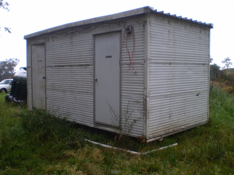 PORTABLE TOILET/SHOWER BLOCK 446-3